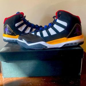 JORDAN MAX AURA: BLACK/ COURT PURPLE-WHITE. Size 13